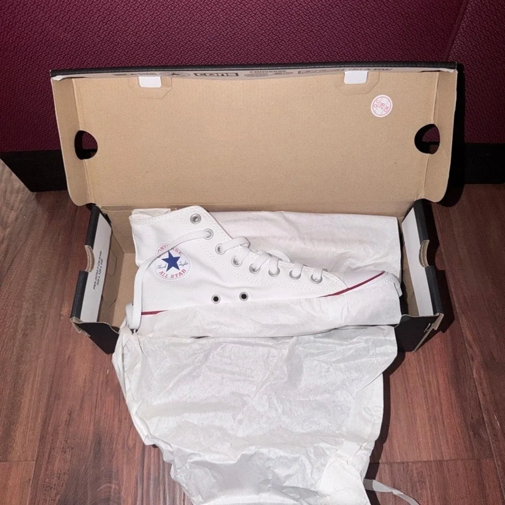 Converse Chuck Taylor All Star High Tops White Canvas Sneakers Men's 7 Women's 9